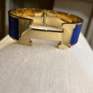 Gold tone bangle Bracelet Blue Enamel H clamper